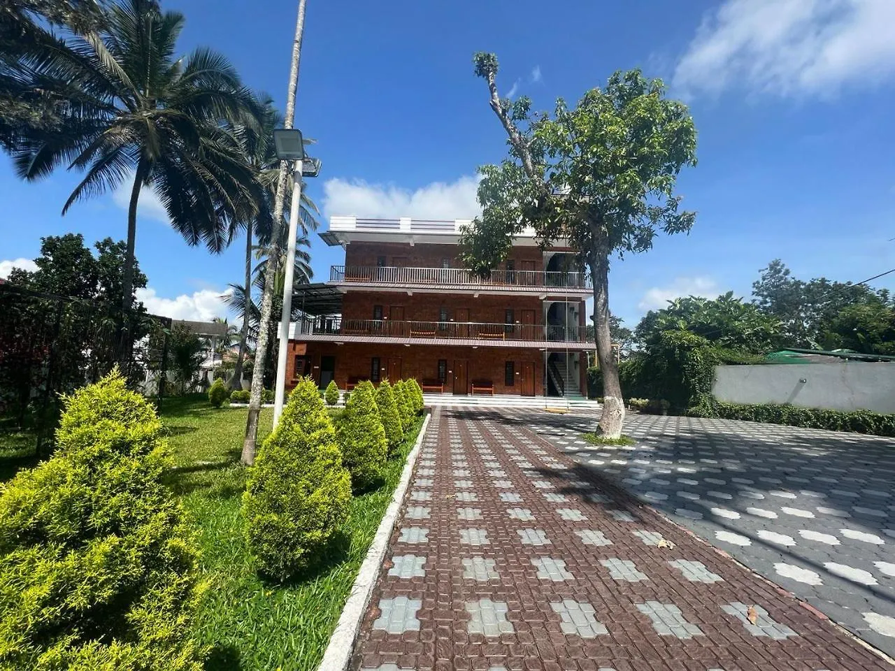 Dolphin Enclave Service Studio Apartments Kalpetta