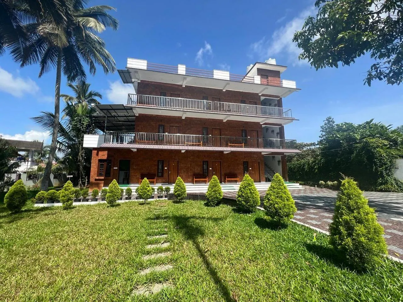 Dolphin Enclave Service Studio Apartments Kalpetta India